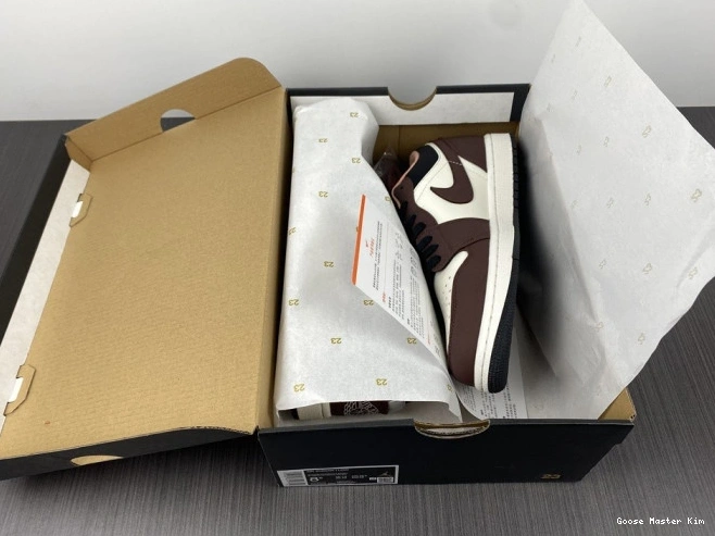 1 DC6991-200 Air Mocha Low Jordan 0821
